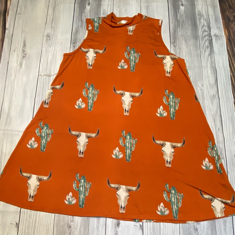 Dress Steer Skull Cow Skull Cactus Gorgeous Dress in great condition. Polyester